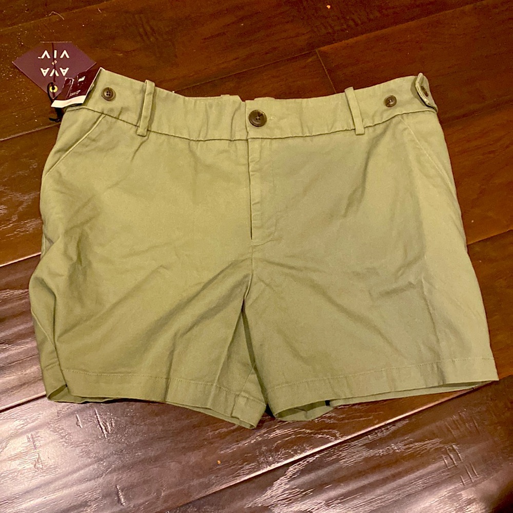 Ava & Viv Target Brand Plus Size Midi 5" Sage Green Midi Stretch Shorts 16W NWT
